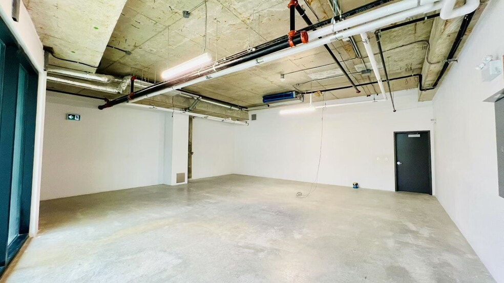 8210-8220 Ross St, Vancouver, BC for lease - Interior Photo - Image 3 of 3