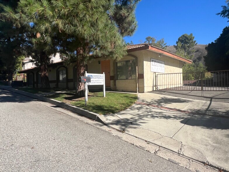 114 Olinda Dr, Brea, CA à vendre - Photo du bâtiment - Image 2 de 28
