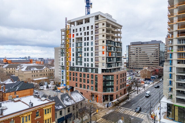 Plus de détails pour 206 W King St, Hamilton, ON - Multi-résidentiel à vendre