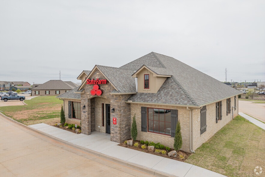 15224 Lleytons Ct, Oklahoma City, OK à vendre - Photo du bâtiment - Image 3 de 21