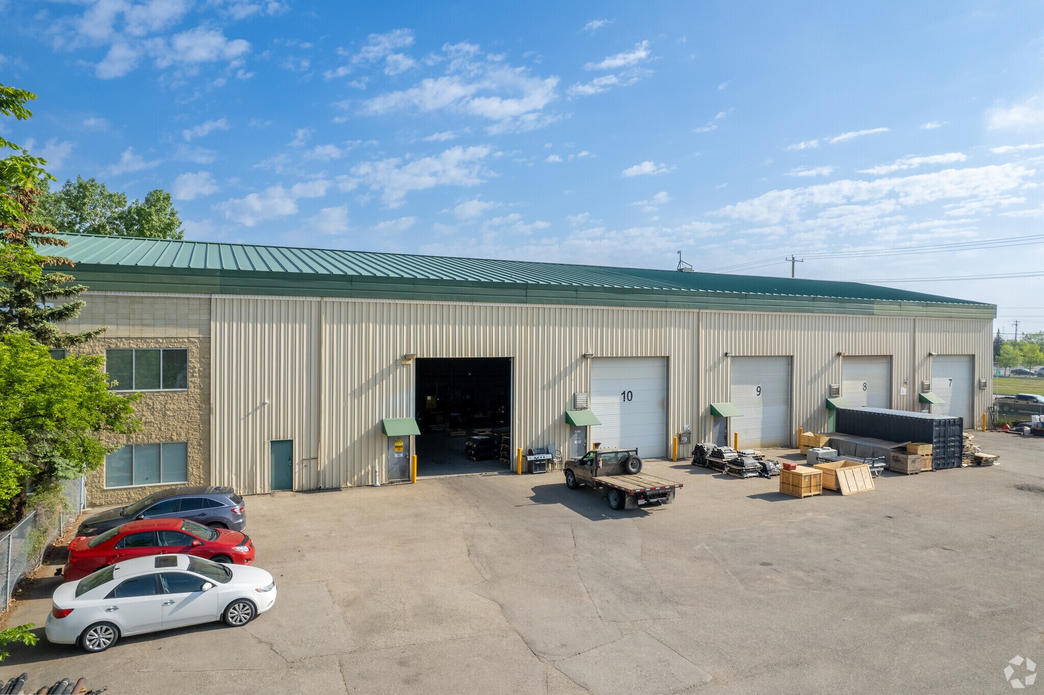 5710 51st St SE, Calgary, AB à vendre Photo principale- Image 1 de 1