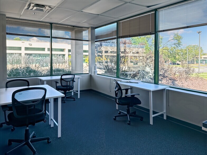 1255 Kemper Meadow Dr, Cincinnati, OH à louer - Photo du bâtiment - Image 2 de 11