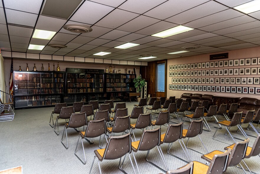 4428 Secor Rd, Toledo, OH for sale - Interior Photo - Image 3 of 12