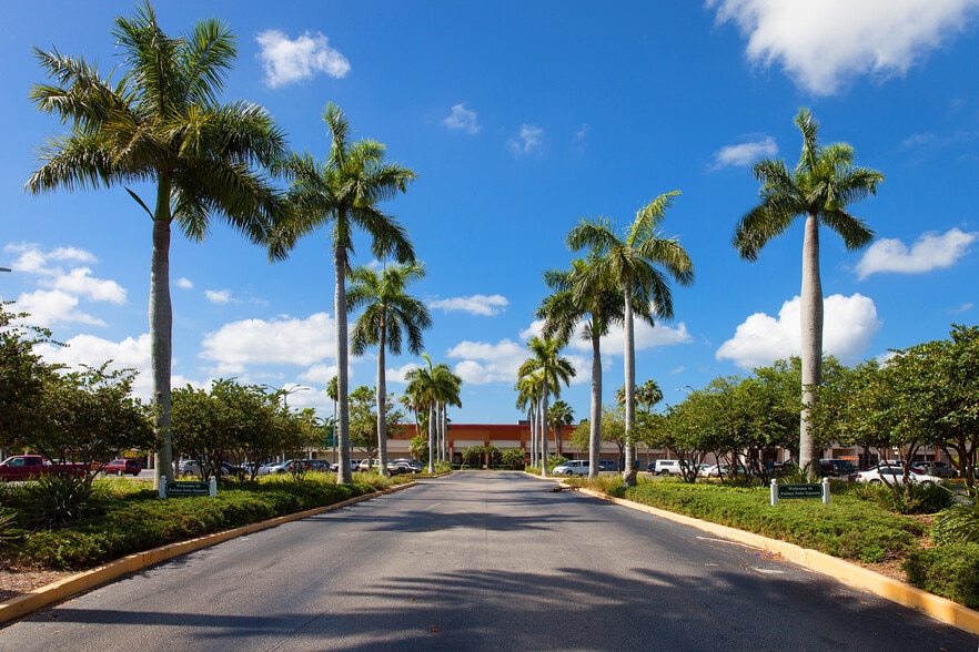 5505-5805 Manatee Ave, Bradenton, FL for lease - Building Photo - Image 1 of 18