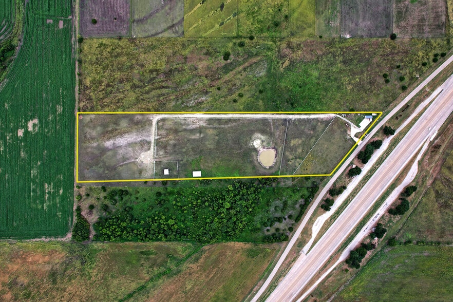 6882 N Interstate Highway 35 E, Waxahachie, TX for lease - Building Photo - Image 2 of 21