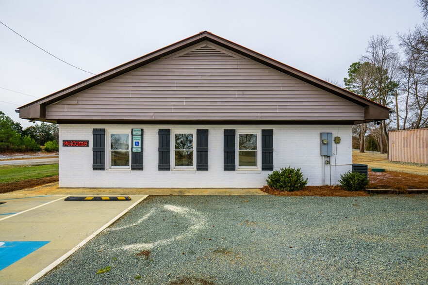 7688 US 64 Hwy, Pittsboro, NC for sale - Primary Photo - Image 1 of 38