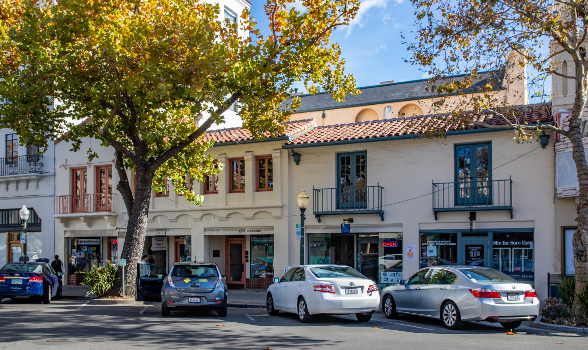 460-476 University Ave, Palo Alto, CA à louer Photo du bâtiment- Image 1 de 5