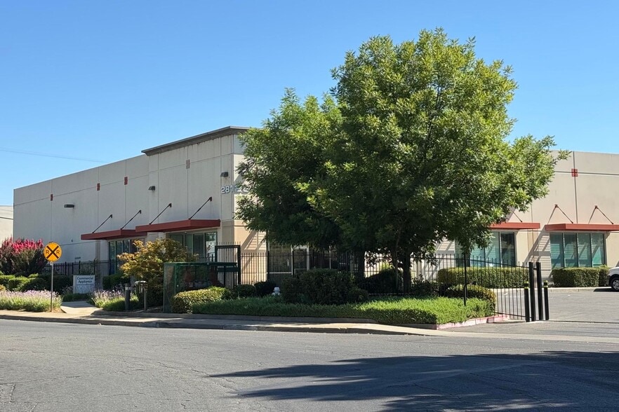 281 Lathrop Way, Sacramento, CA for lease - Building Photo - Image 2 of 12
