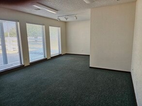 2 E 11th St, Edmond, OK for lease Interior Photo- Image 2 of 3