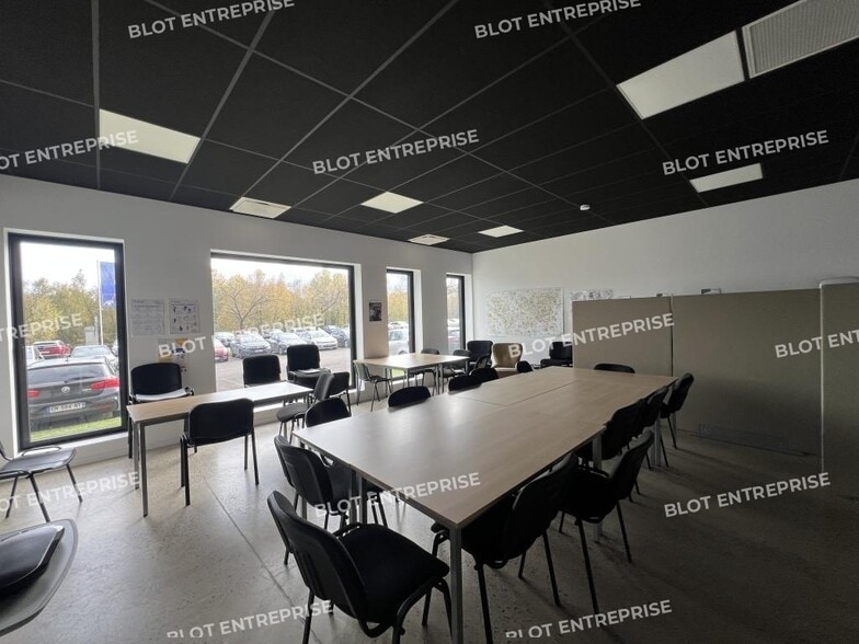 Office in Chantepie for lease - Interior Photo - Image 2 of 6