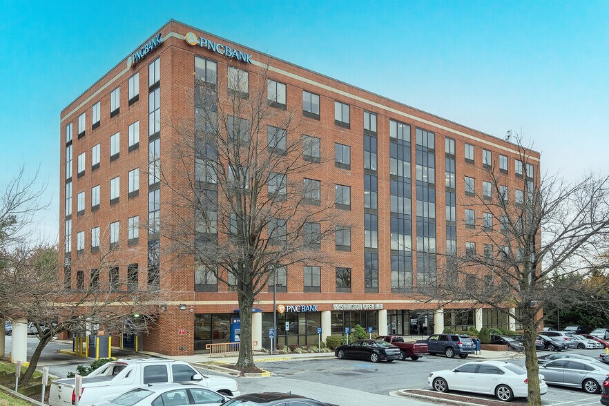6196 Oxon Hill Rd, Oxon Hill, MD à louer - Photo du bâtiment - Image 3 de 16