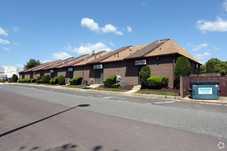 580-590 Reed Rd, Broomall, PA à louer - Photo du bâtiment - Image 3 de 7