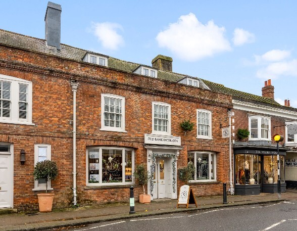 37 High St, Steyning for sale Primary Photo- Image 1 of 10