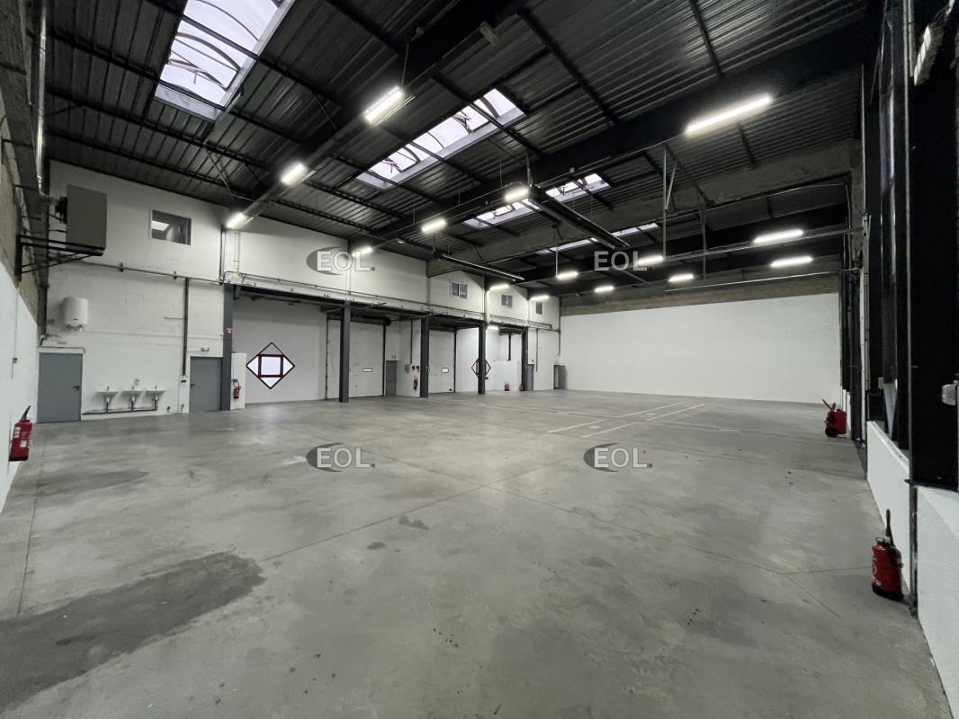 Industrial in Élancourt for lease Building Photo- Image 1 of 20