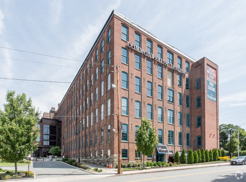 1082 Davol St, Fall River, MA à louer - Photo du bâtiment - Image 2 de 88