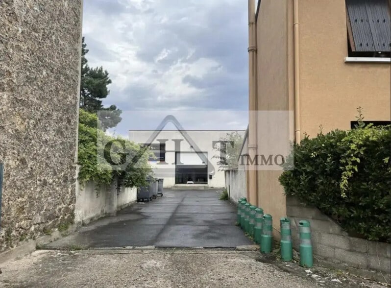 Flex in Colombes for lease - Building Photo - Image 2 of 3