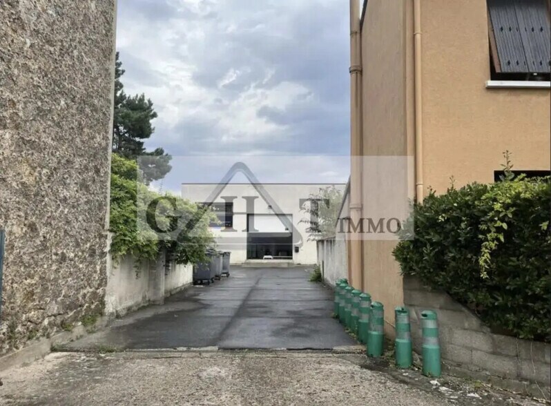 Flex dans Colombes à louer - Photo du bâtiment - Image 2 de 3