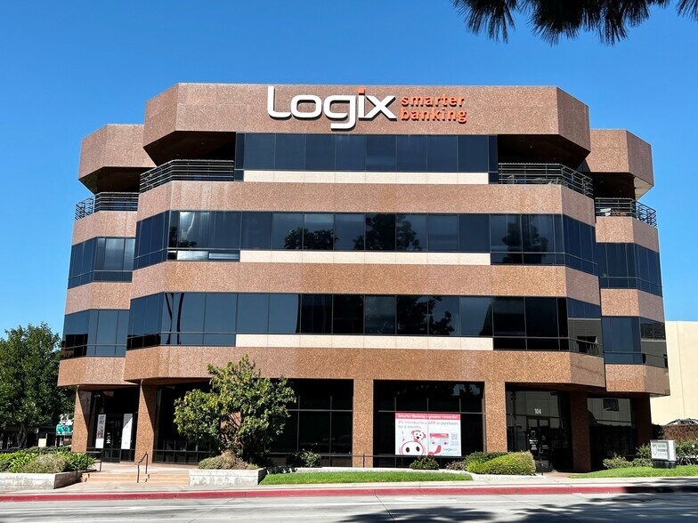 100 N 1st St, Burbank, CA à louer - Photo du bâtiment - Image 2 de 8