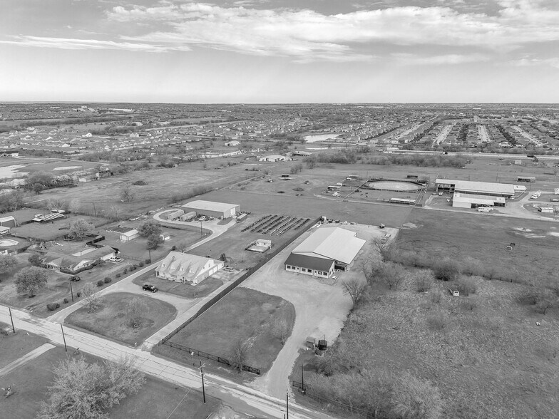 1650 Staree Ln, Saginaw, TX à louer - Photo du bâtiment - Image 2 de 30