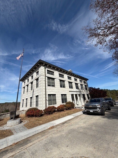 151 Granite Quarry Trl, Mount Airy, NC à louer Photo principale- Image 1 de 13