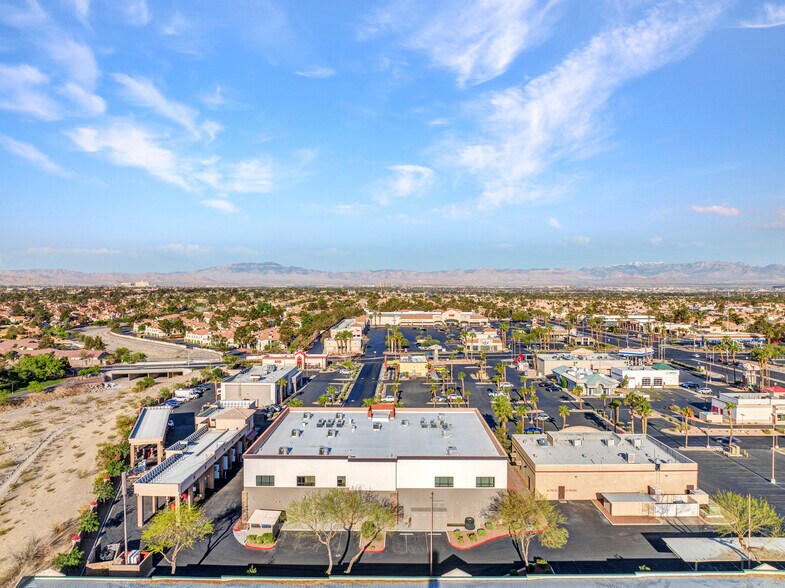 178 N Pecos Rd, Henderson, NV à vendre - Photo du bâtiment - Image 3 de 7