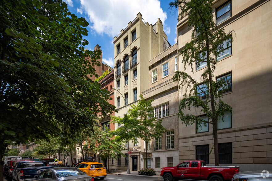 61 E 66th St, New York, NY for lease - Building Photo - Image 1 of 8