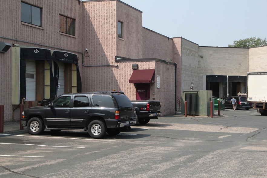 9550 W Bloomington Fwy, Bloomington, MN à louer - Photo du bâtiment - Image 3 de 11