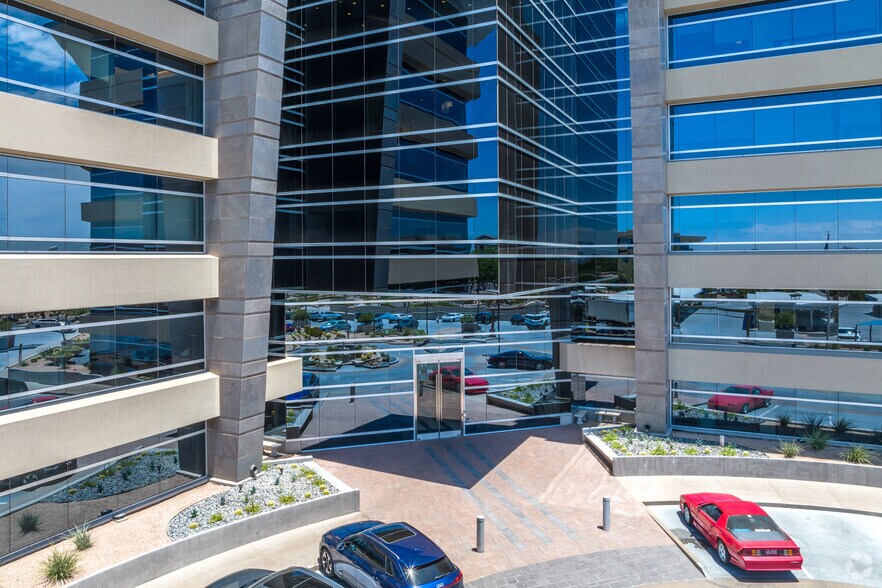 14850 N Scottsdale Rd, Scottsdale, AZ à louer - Photo du bâtiment - Image 2 de 5