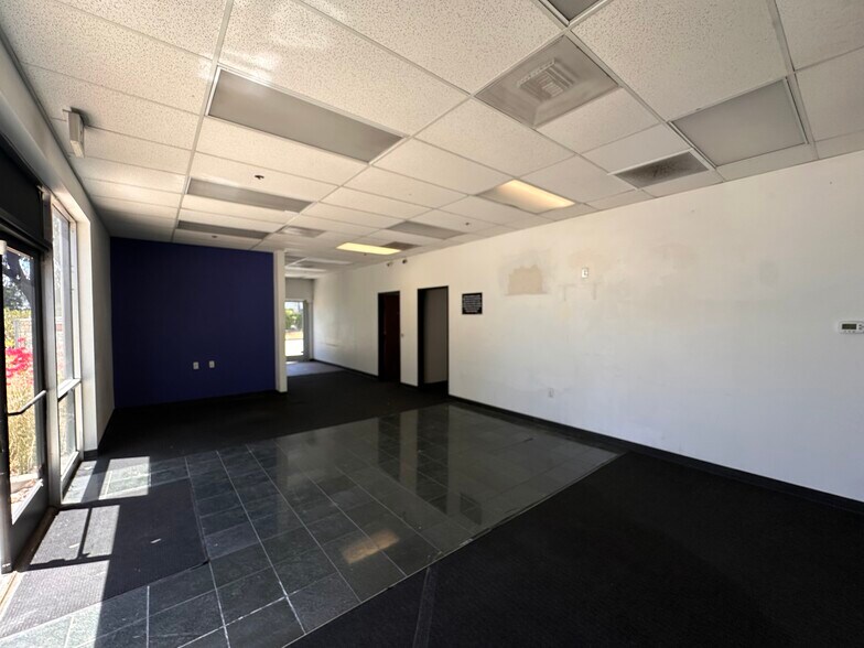 820 Malcolm Rd, Burlingame, CA à louer - Photo intérieure - Image 3 de 8