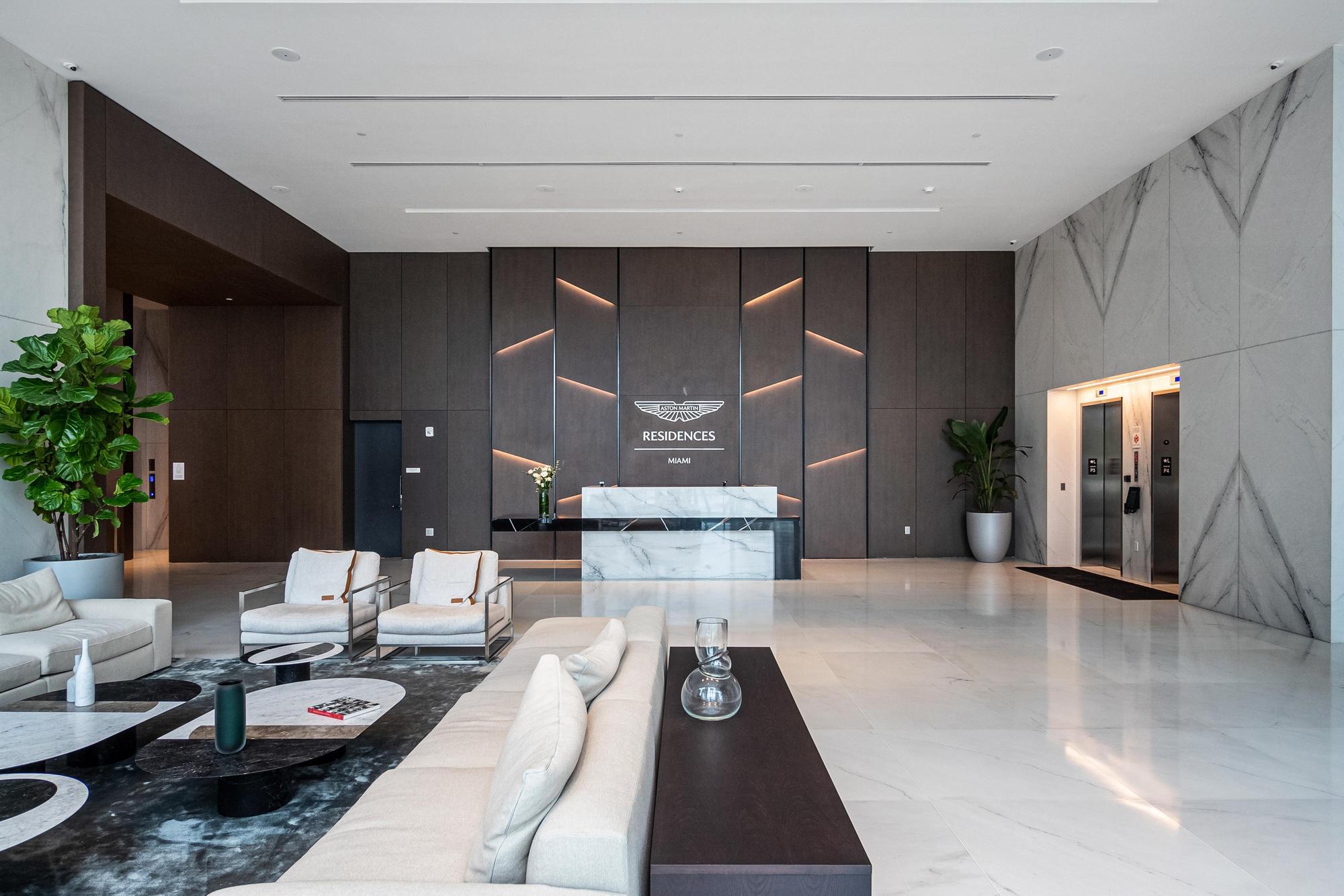 300 Biscayne Boulevard Way, Miami, FL à louer Photo du bâtiment- Image 1 de 19
