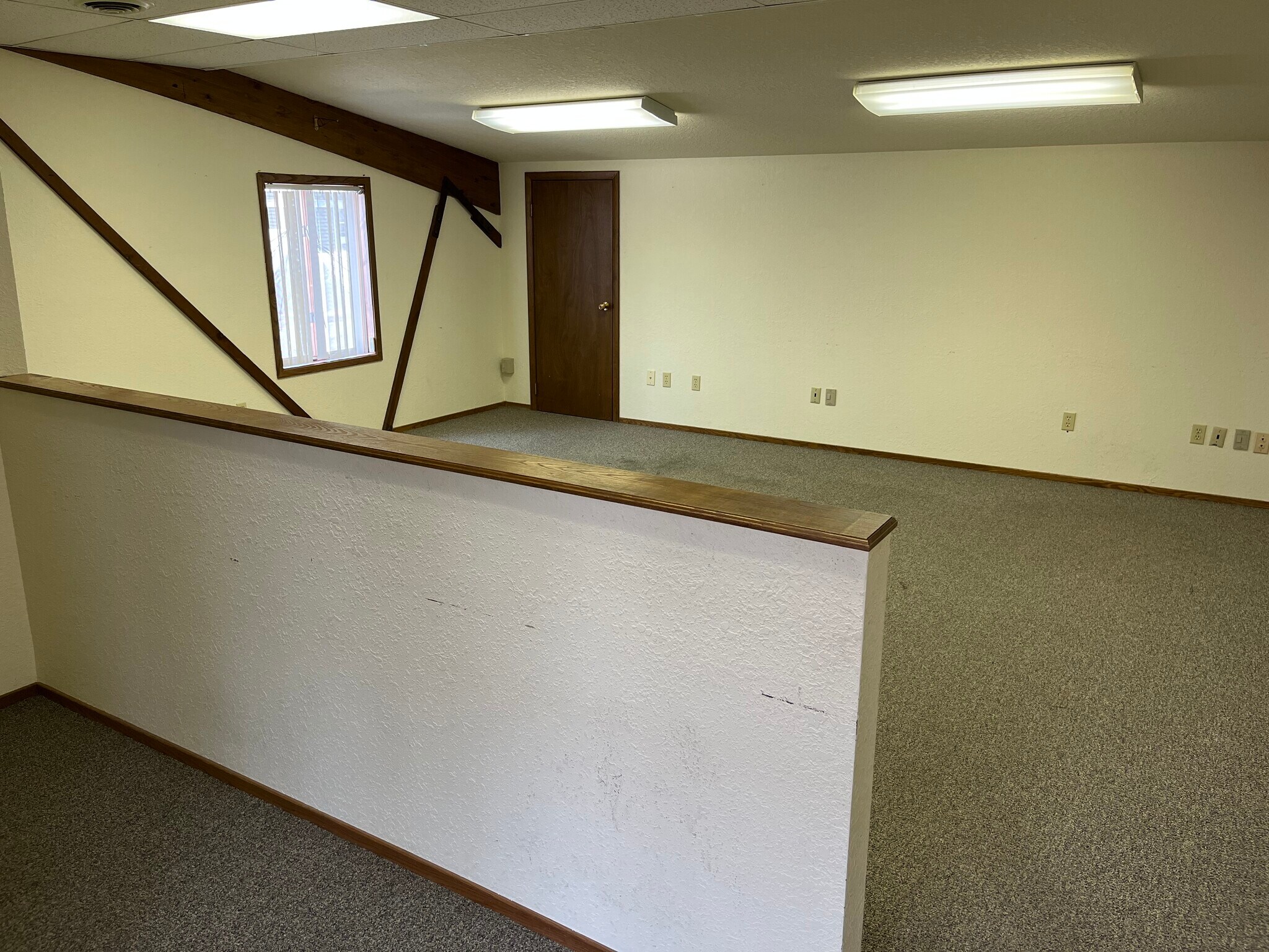 400 W Main St, Gaylord, MI for lease Interior Photo- Image 1 of 6