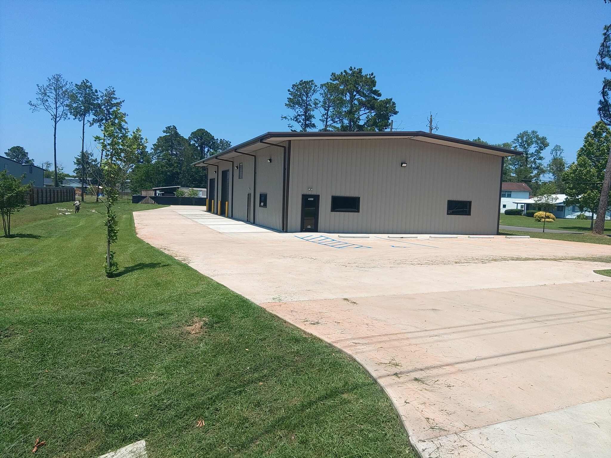 4300 Mackinnon Industrial Pky, Mobile, AL for lease Building Photo- Image 1 of 15