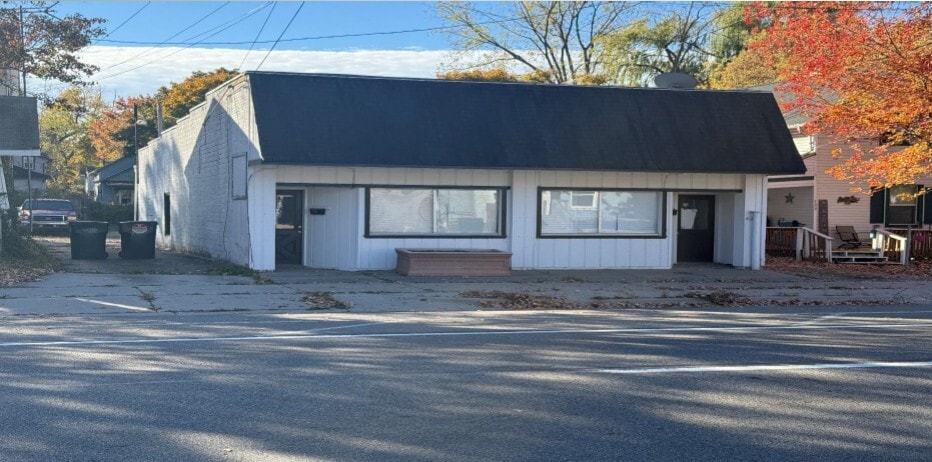 719-721 W Saginaw St, Lansing, MI for lease - Building Photo - Image 1 of 2