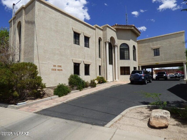 360 N Court Ave, Tucson, AZ à vendre - Photo du bâtiment - Image 1 de 37