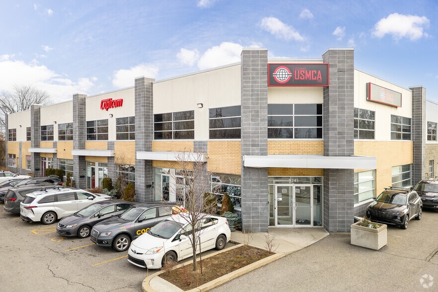 9233-9245 Rue Thimens, Montréal, QC à louer - Photo principale - Image 1 de 17