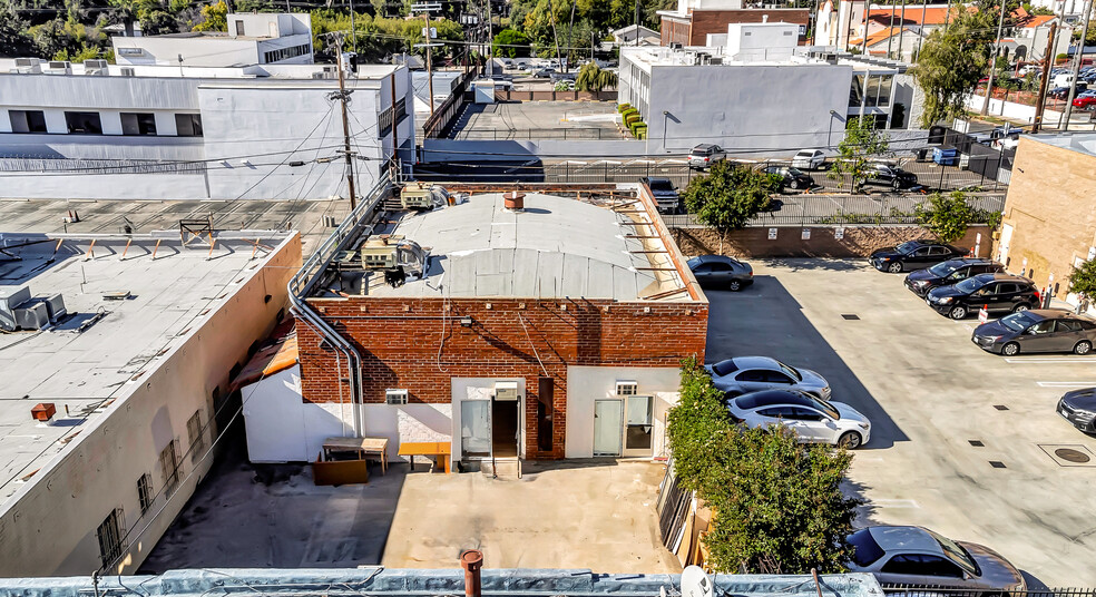 14526 Haynes St, Van Nuys, CA à louer - Photo du bâtiment - Image 2 de 4