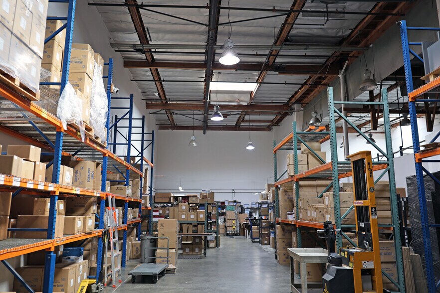 2850 N California St, Burbank, CA à louer - Photo intérieure - Image 3 de 11