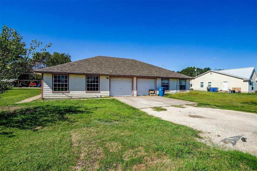 115-117 Dewayne Cir, Whitney, TX for sale - Primary Photo - Image 1 of 25