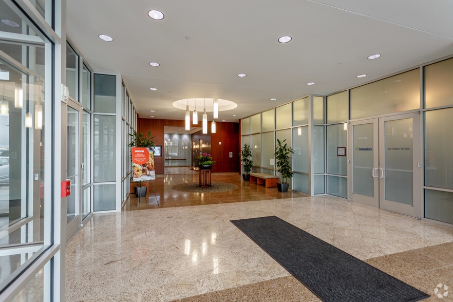 1550 W McEwen Dr, Franklin, TN à louer - Hall d’entrée - Image 2 de 12