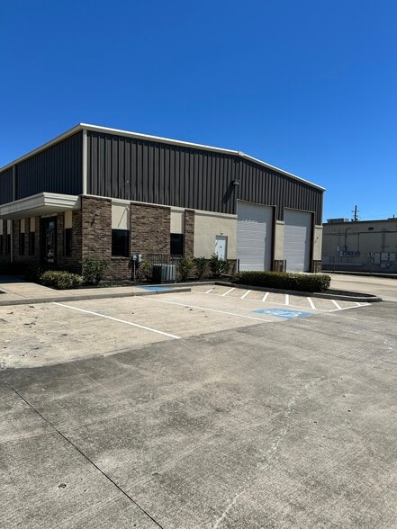 18519 Imperial Valley Dr, Houston, TX à louer - Photo du bâtiment - Image 2 de 16