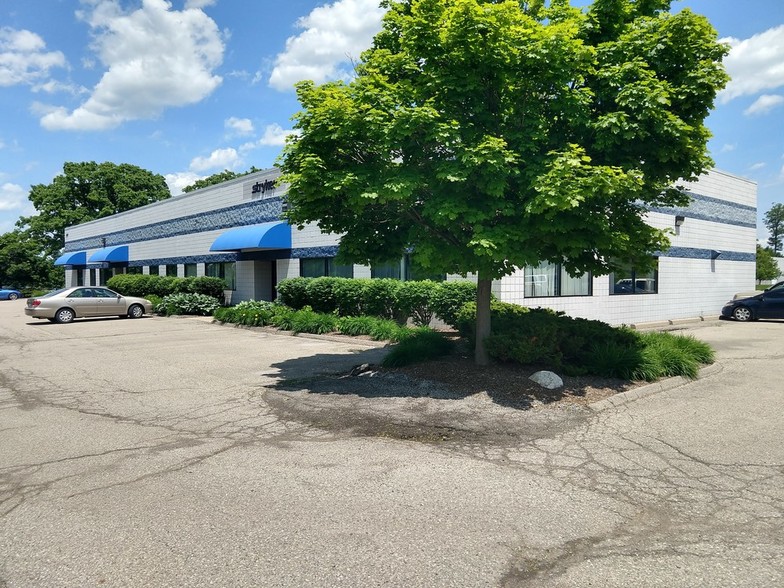 4177 Varsity Dr, Ann Arbor, MI for lease - Primary Photo - Image 1 of 7