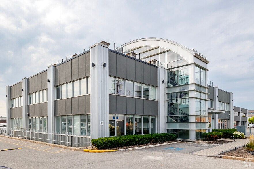 4590-4600 Boul De La Côte-Vertu, Saint-Laurent, QC à louer - Photo du bâtiment - Image 2 de 6