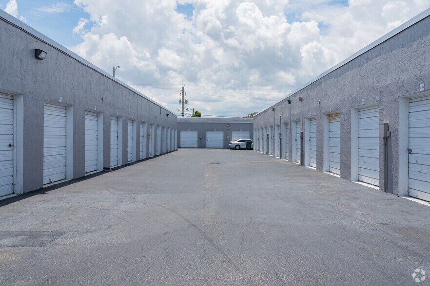 4500-4560 N Dixie Hwy, Oakland Park, FL à louer - Photo du bâtiment - Image 1 de 18