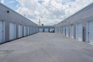Plus de détails pour 4500-4560 N Dixie Hwy, Oakland Park, FL - Industriel à louer