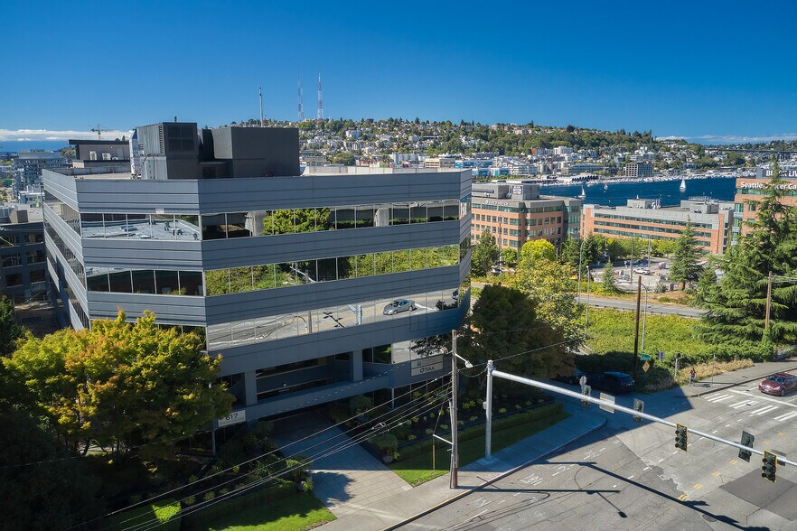 617 Eastlake Ave E, Seattle, WA à louer - Photo du bâtiment - Image 2 de 6