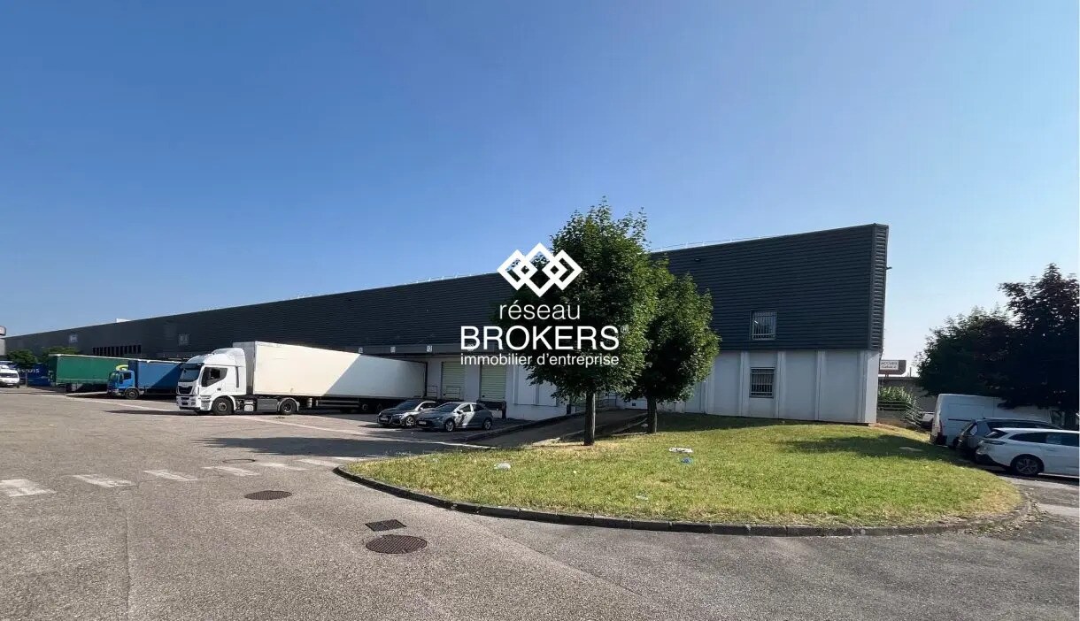 Industrial in Vénissieux for lease Building Photo- Image 1 of 2