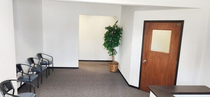 200 N 8th Ave E, Newton, IA for lease Building Photo- Image 1 of 8