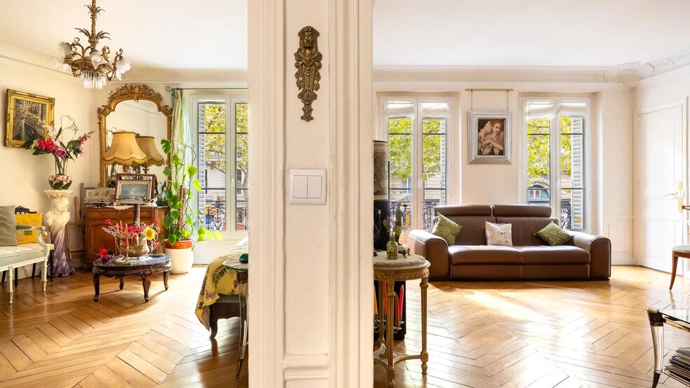 Office in Paris for sale - Building Photo - Image 1 of 12