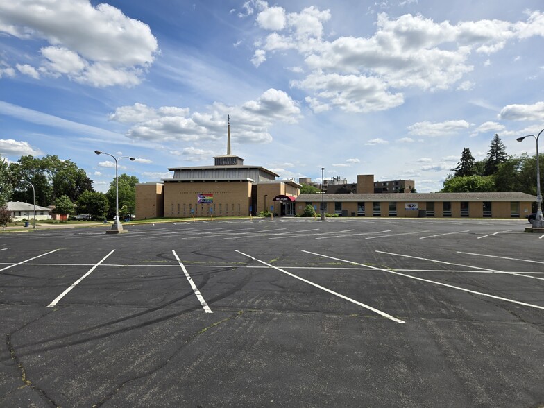7625 Chicago Ave, Minneapolis, MN for sale - Primary Photo - Image 1 of 22