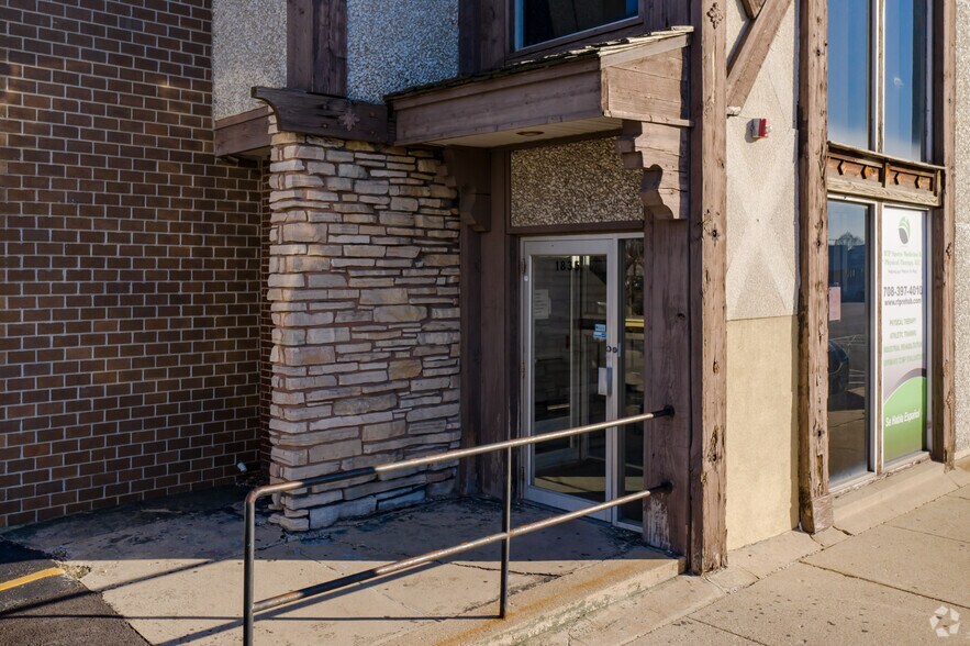 1835 N 19th Ave, Melrose Park, IL à louer - Photo du bâtiment - Image 3 de 87